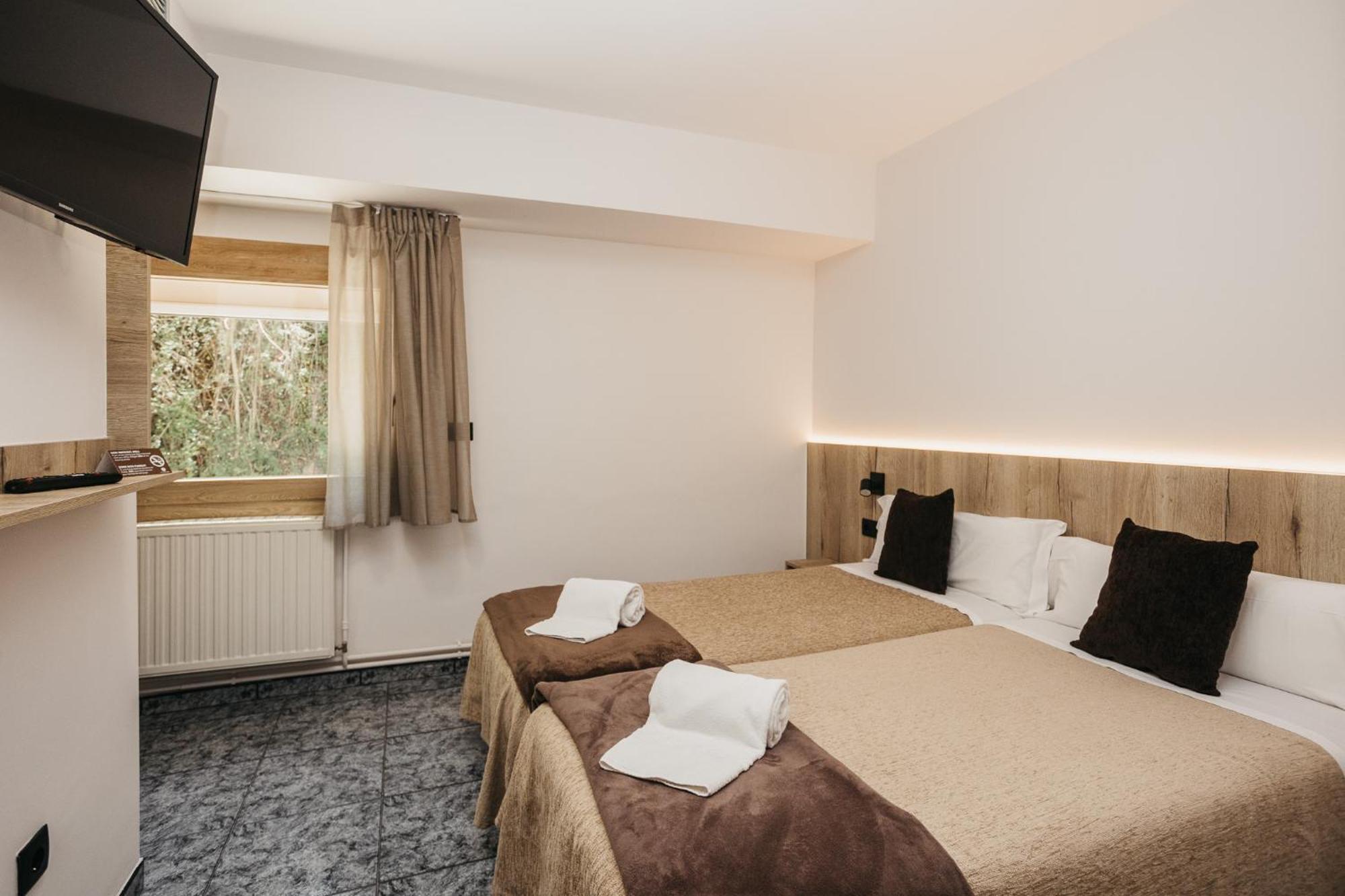 La Trobada Hotel Sport Ripoll Eksteriør billede