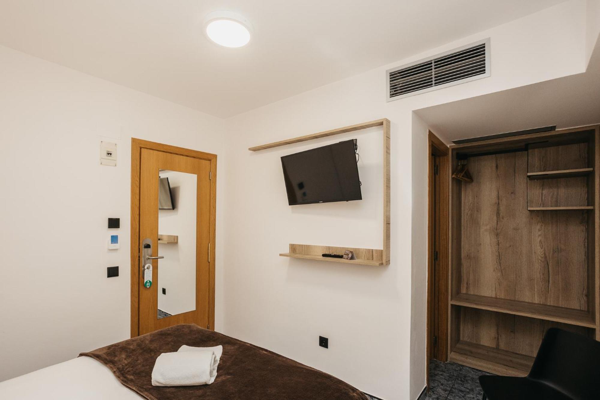 La Trobada Hotel Sport Ripoll Eksteriør billede
