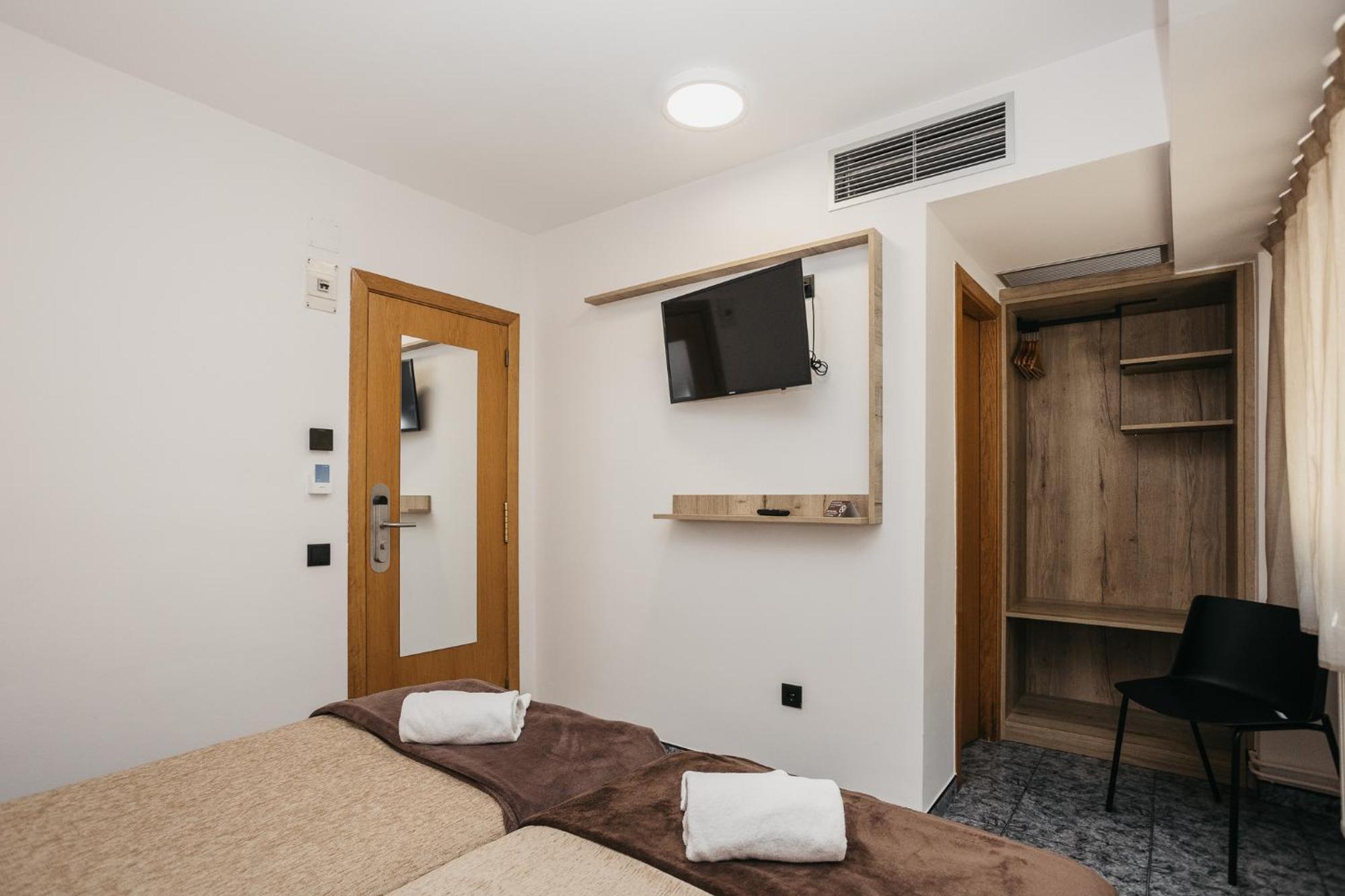 La Trobada Hotel Sport Ripoll Eksteriør billede